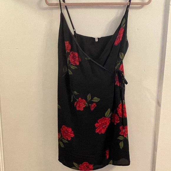 Tobi Dresses & Skirts - Small Wrap Dress